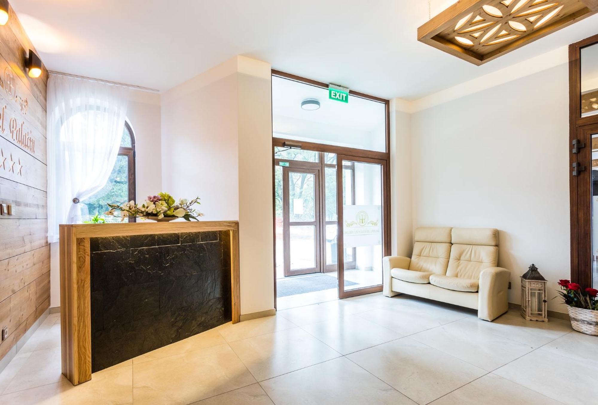 Hotel Palatin ออราฟสกี ป็อดซาม็อก ภายนอก รูปภาพ
